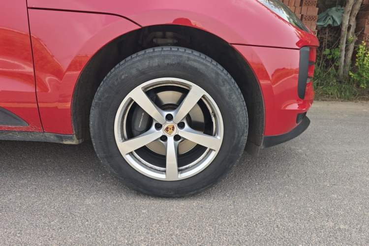 Used Porsche Macan 2021 Macan 2.0T Right Front Wheel Hub