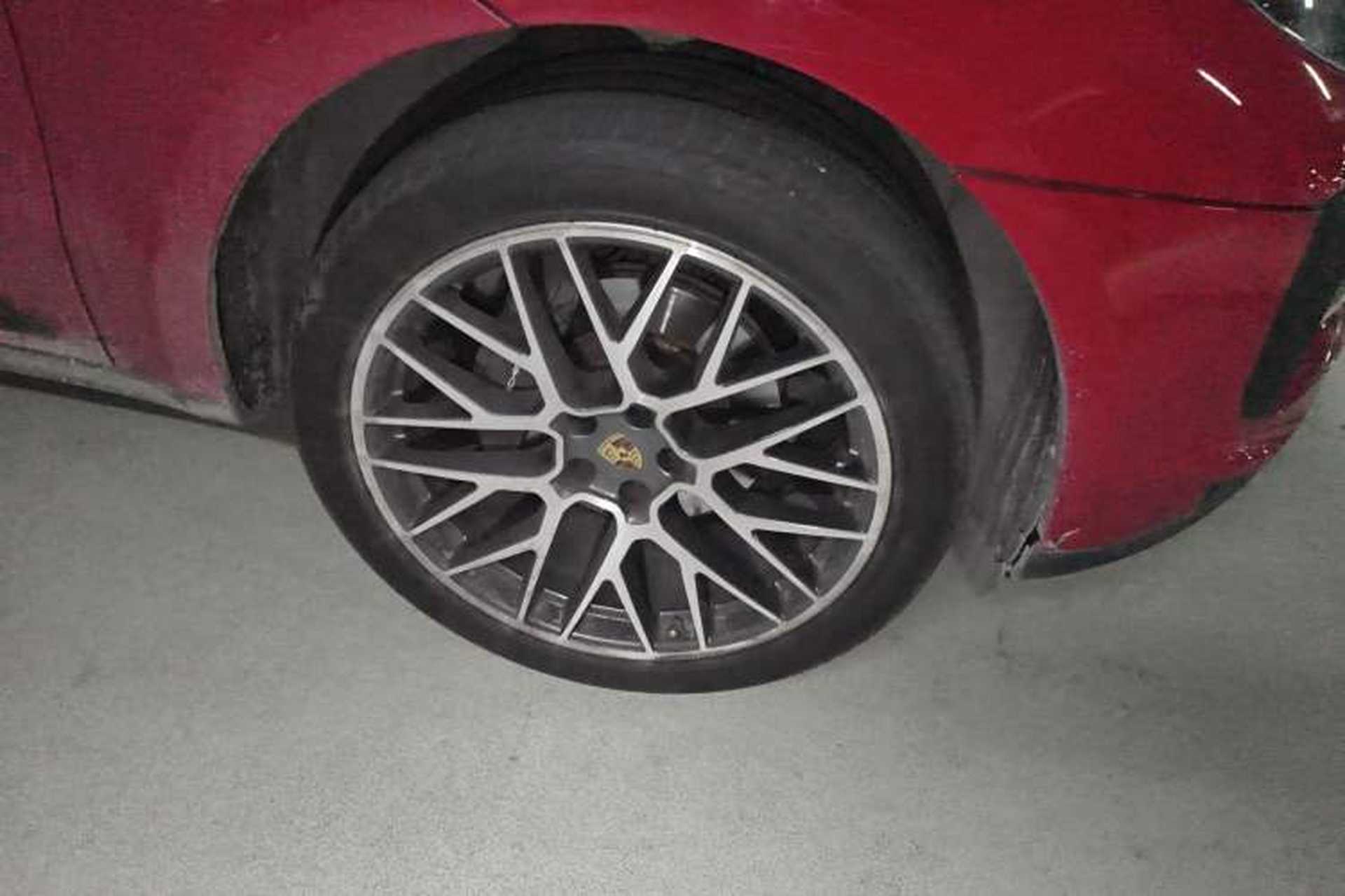 Used Porsche Macan 2021 Macan 2.0T Right Front Wheel Hub