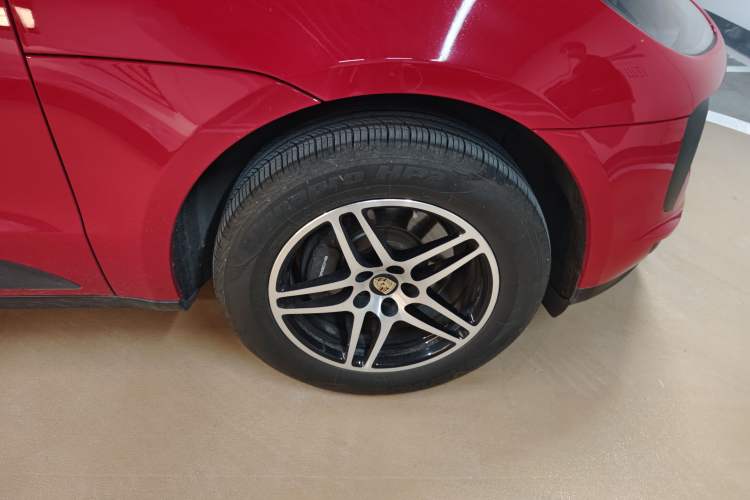 Used Porsche Macan 2021 Macan 2.0T Right Front Wheel Hub