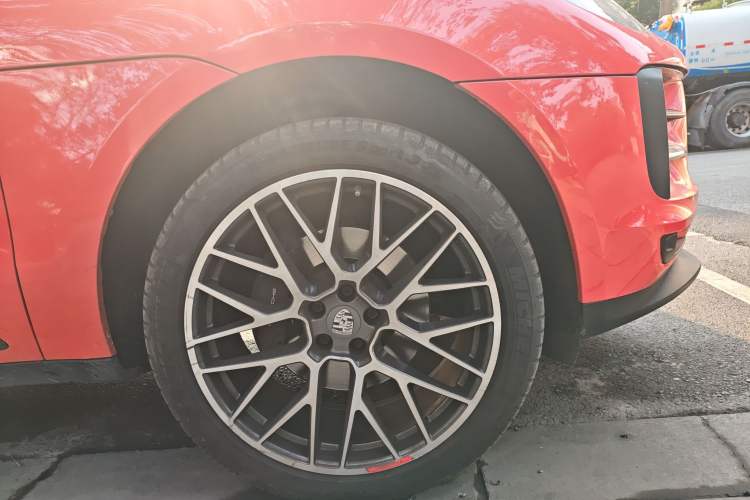 Used Porsche Macan 2021 Macan 2.0T Right Front Wheel Hub