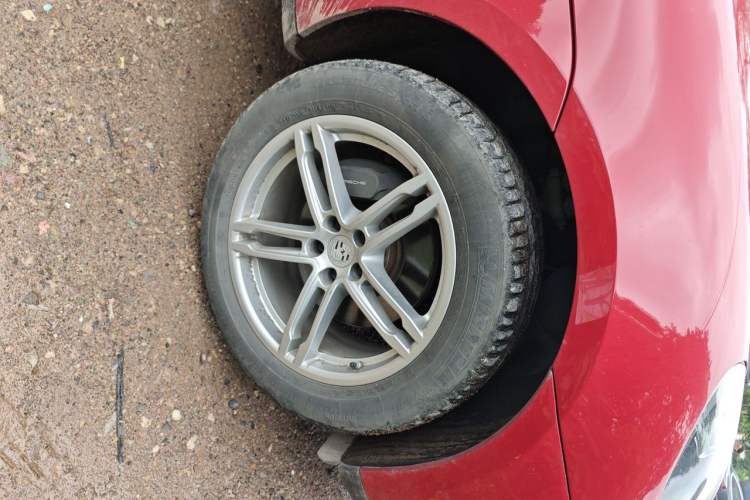 Used Porsche Macan 2021 Macan 2.0T Right Front Wheel Hub