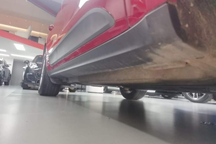 Used Porsche Macan 2021 Macan 2.0T Right Side Sill