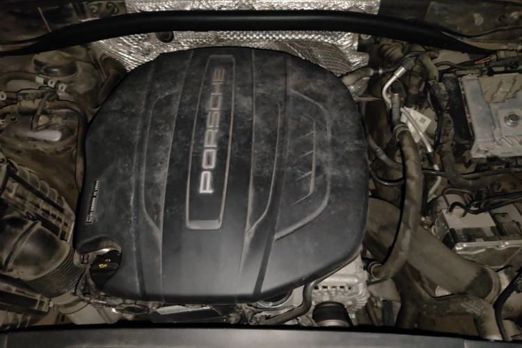 Used Porsche Macan 2021 Macan 2.0T Engine Bay