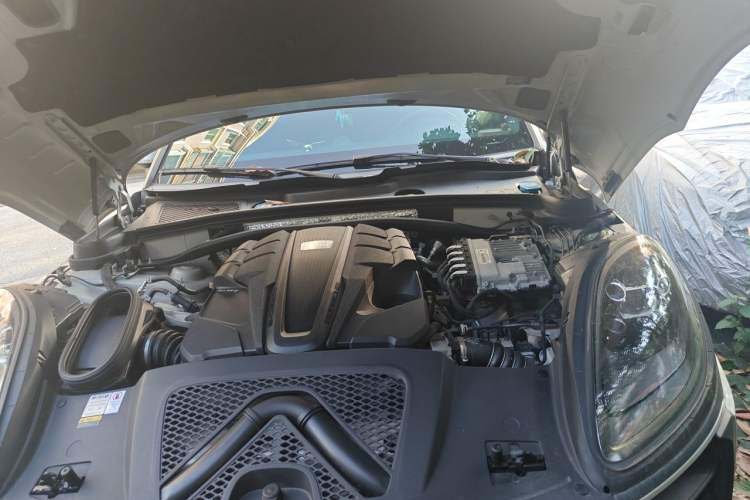Used Porsche Macan 2021 Macan S 3.0T Engine Bay
