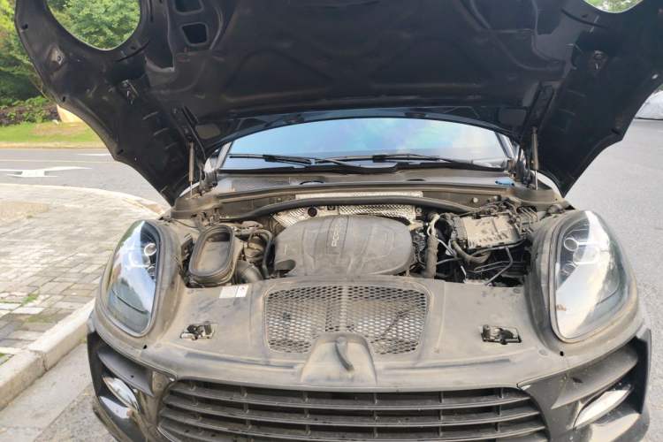 Used Porsche Macan 2021 Macan 2.0T Engine Bay