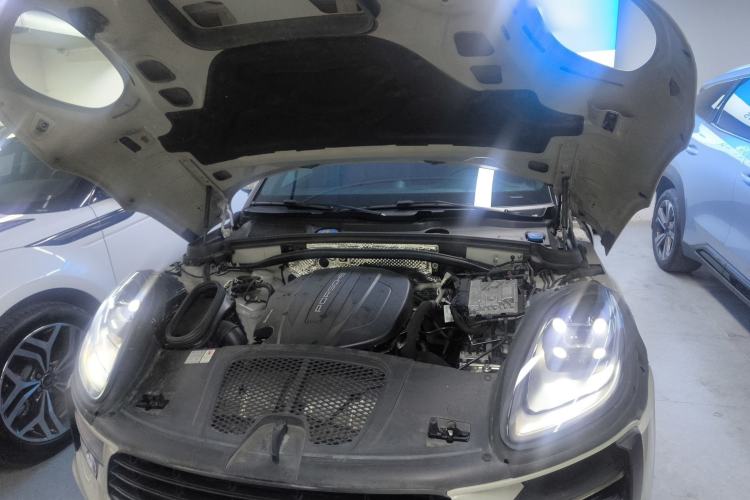Used Porsche Macan 2021 Macan 2.0T Engine Bay
