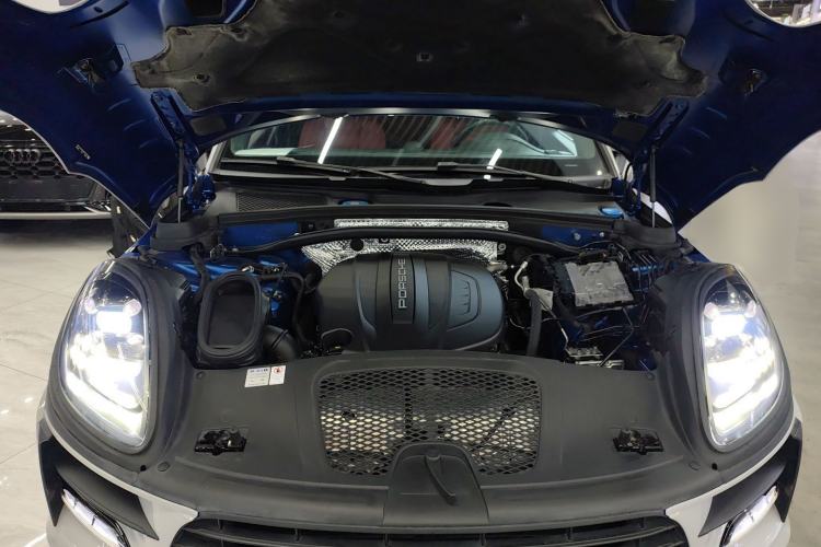 Used Porsche Macan 2021 Macan 2.0T Engine Bay