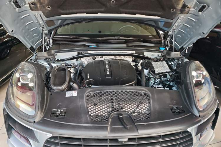 Used Porsche Macan 2021 Macan 2.0T Engine Bay