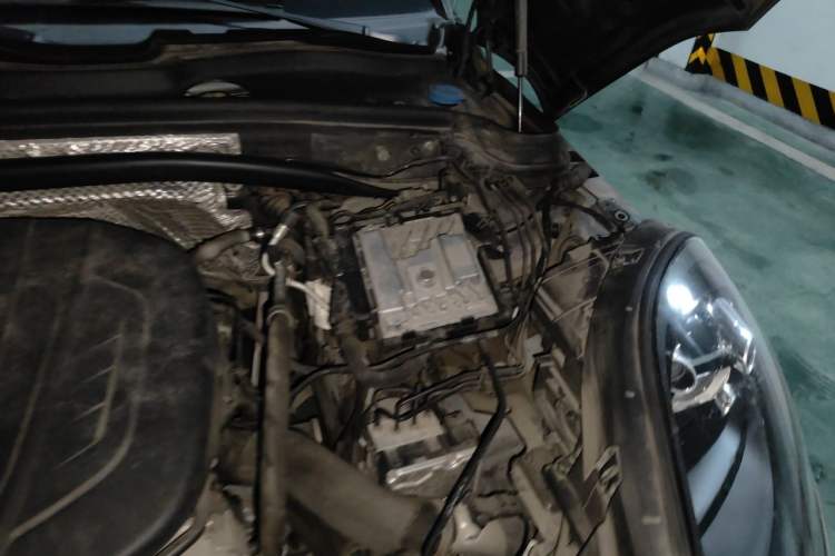 Used Porsche Macan 2021 Macan 2.0T Engine Bay Left