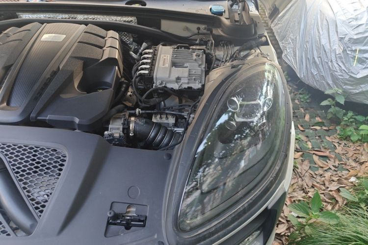 Used Porsche Macan 2021 Macan S 3.0T Engine Bay Left