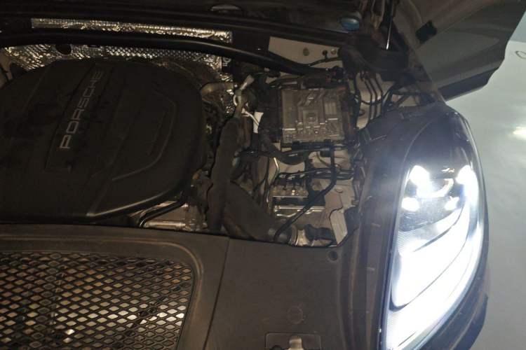 Used Porsche Macan 2021 Macan 2.0T Engine Bay Left
