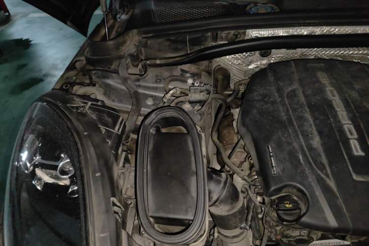 Used Porsche Macan 2021 Macan 2.0T Engine Bay Right