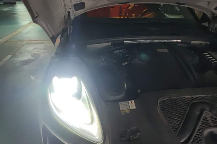 Used Porsche Macan 2021 Macan S 3.0T Engine Bay Right