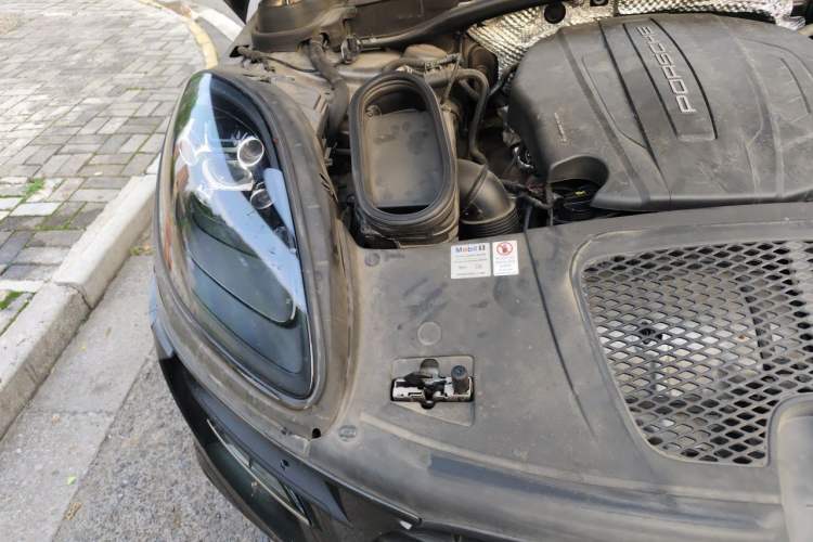 Used Porsche Macan 2021 Macan 2.0T Engine Bay Right