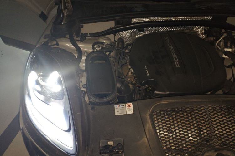 Used Porsche Macan 2021 Macan 2.0T Engine Bay Right