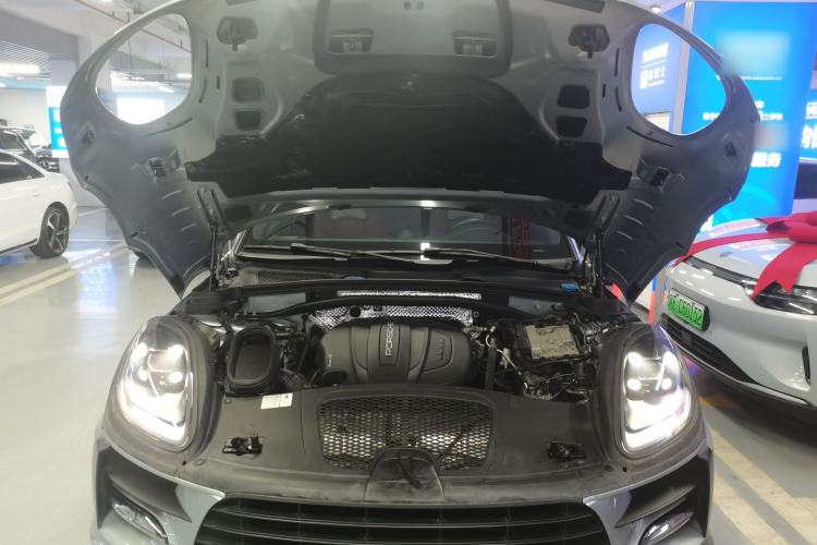 Used Porsche Macan 2021 Macan 2.0T Engine Bay