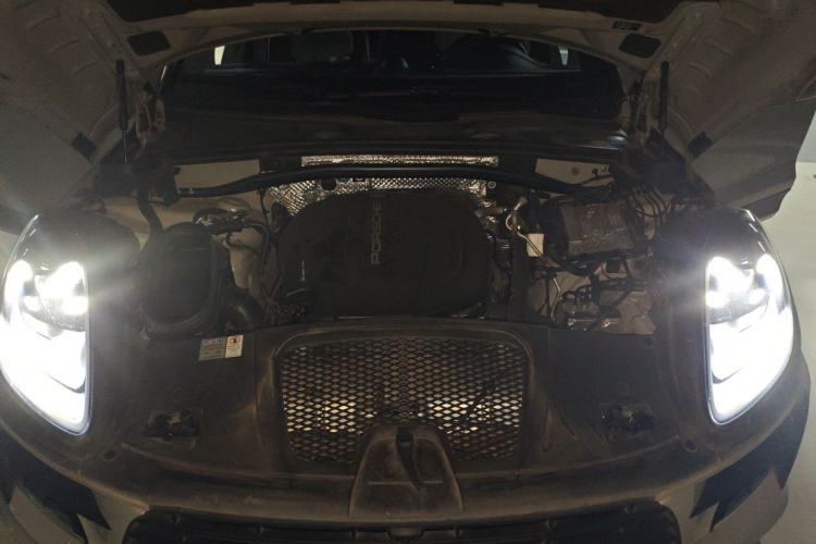 Used Porsche Macan 2021 Macan 2.0T Engine Bay