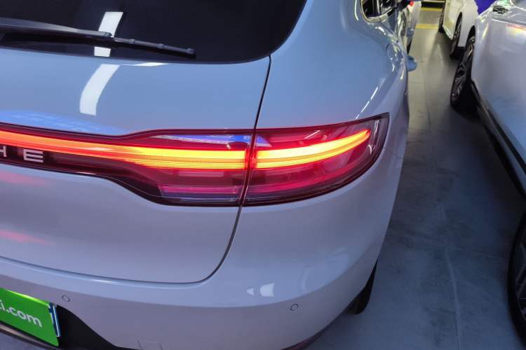 Used Porsche Macan 2021 Macan 2.0T Exterior 3