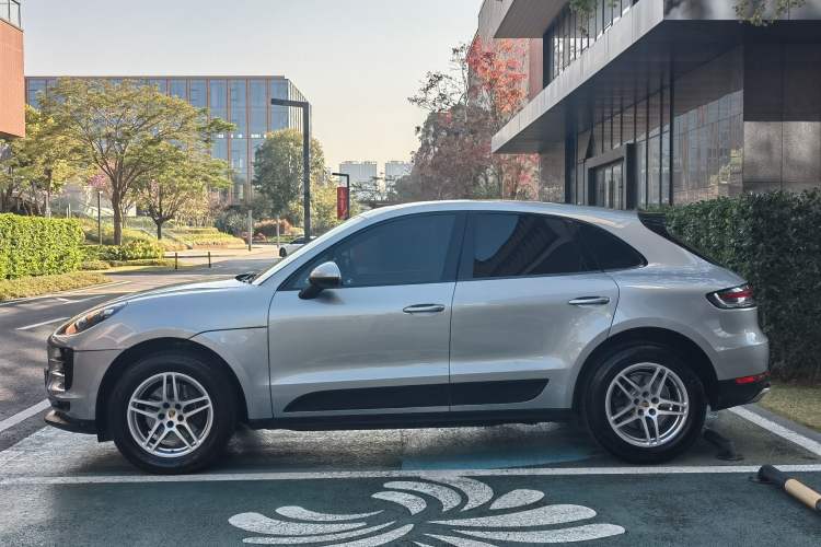 Used Porsche Macan 2021 Macan 2.0T Exterior 4