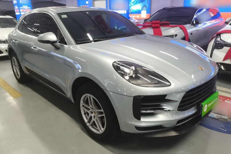 Used Porsche Macan 2021 Macan 2.0T Front Right 45 Deg