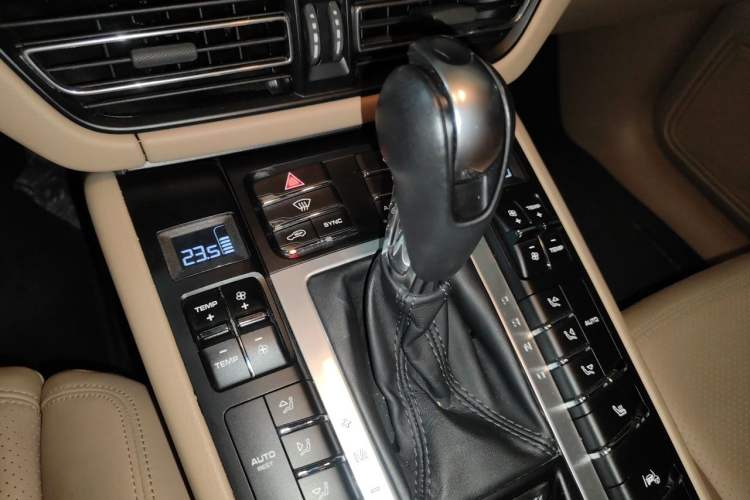 Used Porsche Macan 2021 Macan 2.0T Gear Lever
