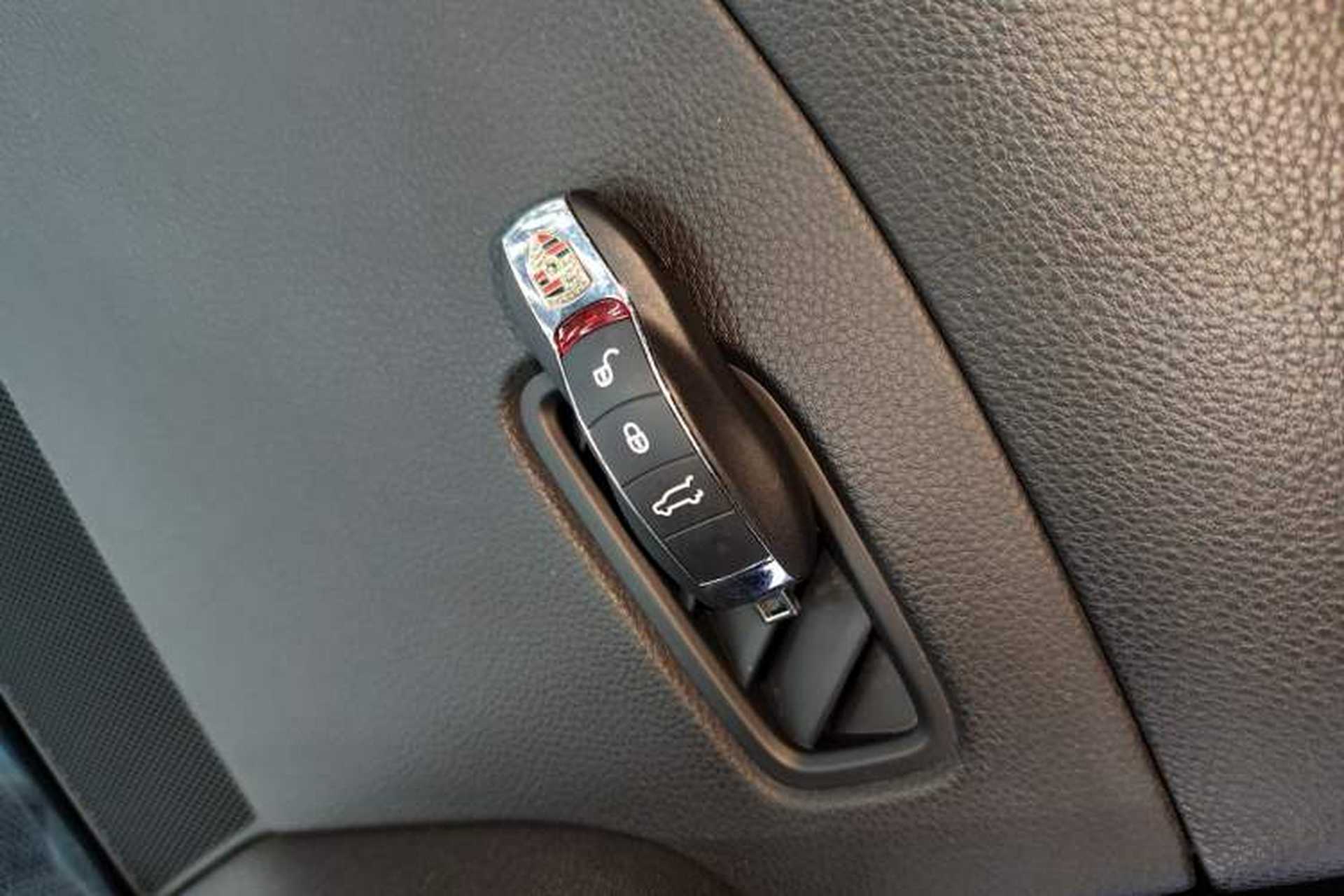 Used Porsche Macan 2021 Macan 2.0T Interior 1