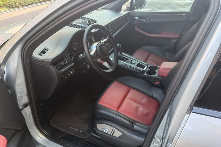 Used Porsche Macan 2021 Macan 2.0T Interior 8