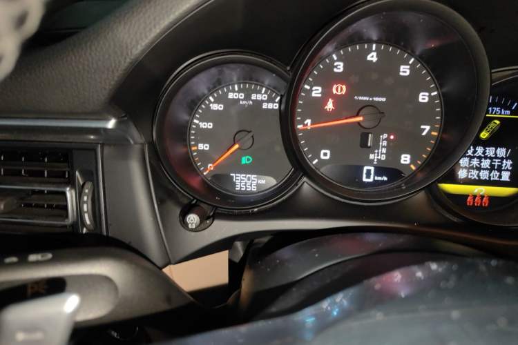Used Porsche Macan 2021 Macan 2.0T Odometer Close Up
