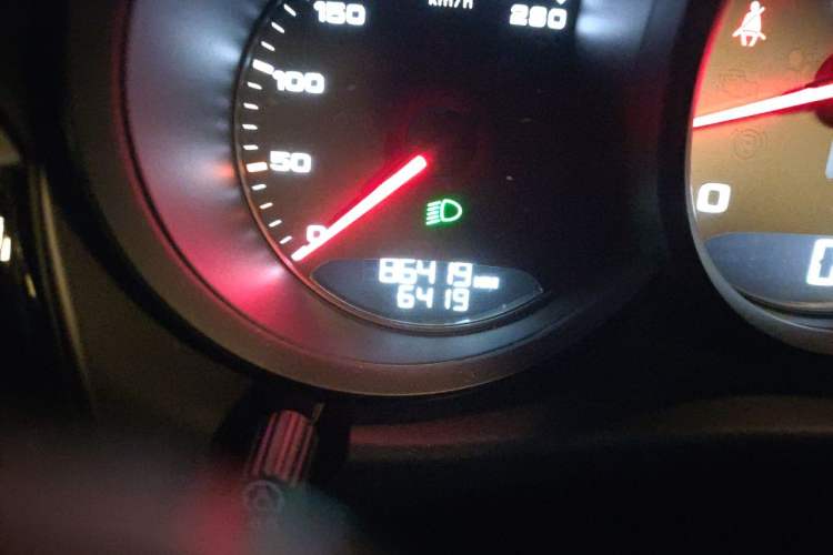 Used Porsche Macan 2021 Macan S 3.0T Odometer Close Up
