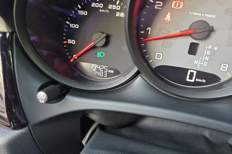 Used Porsche Macan 2021 Macan S 3.0T Odometer Close Up