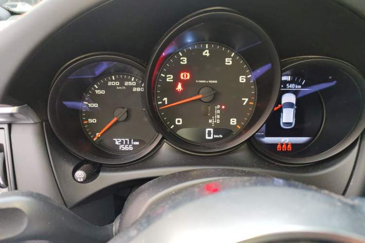 Used Porsche Macan 2021 Macan 2.0T Odometer Close Up