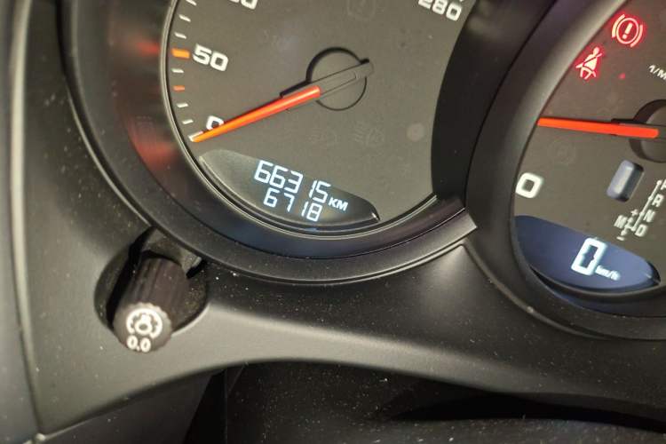 Used Porsche Macan 2021 Macan 2.0T Odometer Close Up