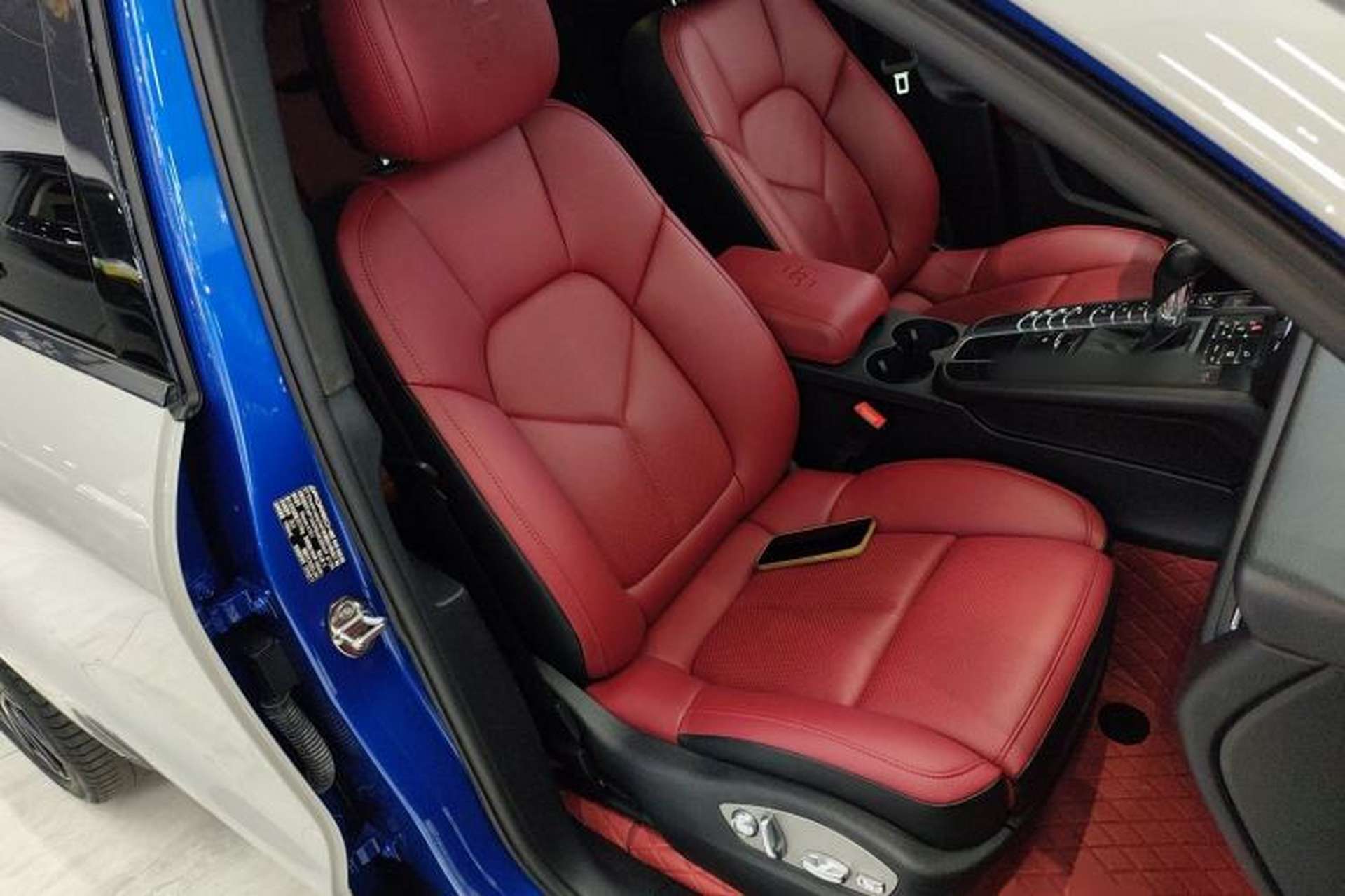 Used Porsche Macan 2021 Macan 2.0T Right Front Seat