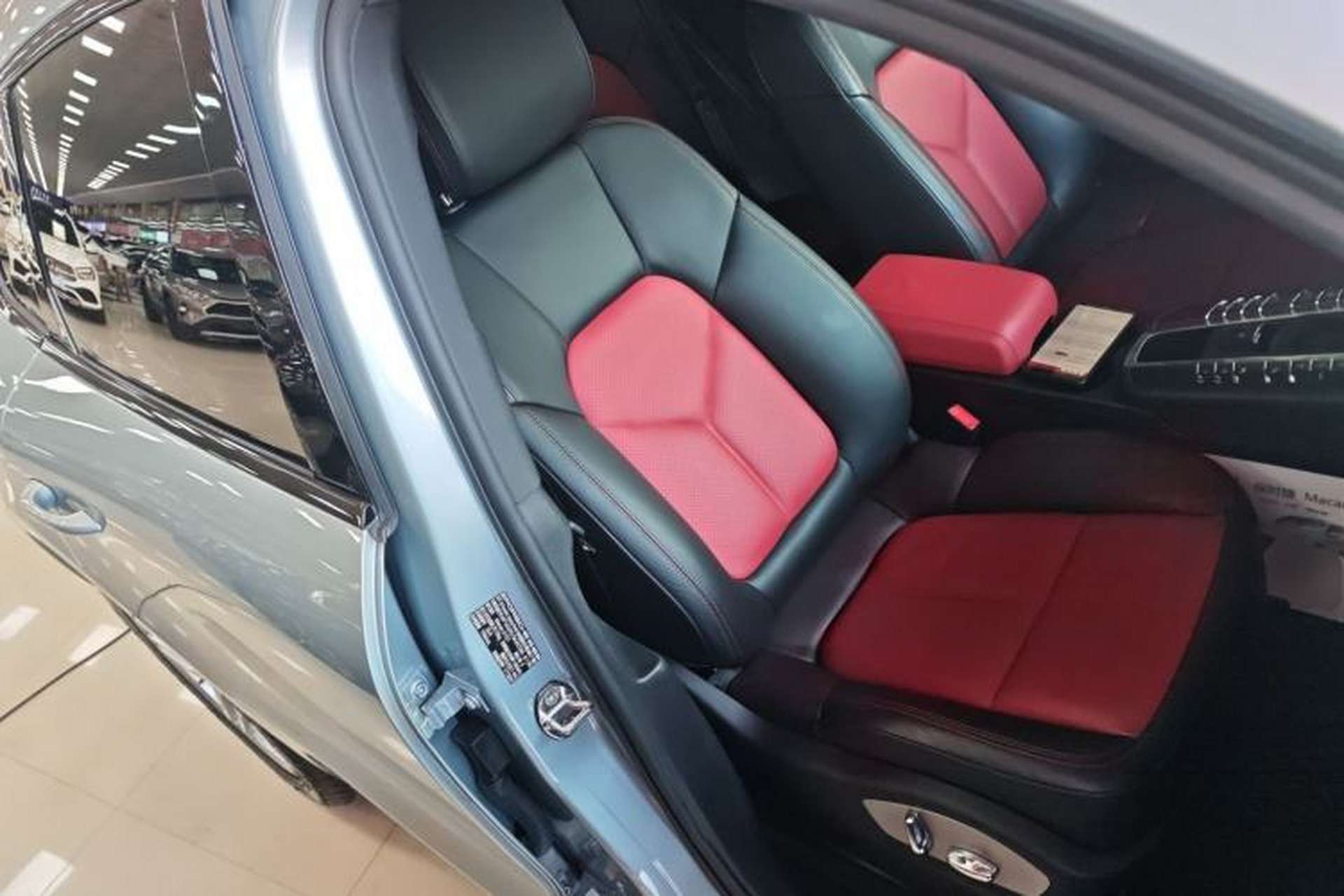 Used Porsche Macan 2021 Macan 2.0T Right Front Seat