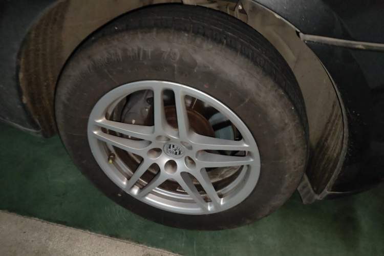 Used Porsche Macan 2021 Macan 2.0T Right Front Wheel Hub