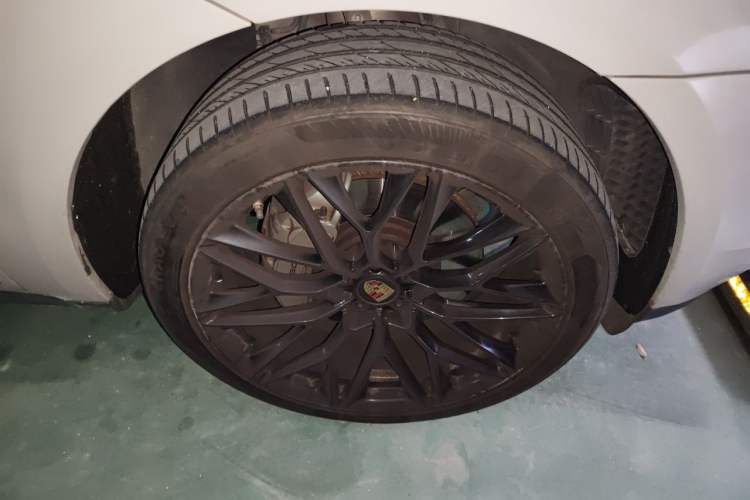Used Porsche Macan 2021 Macan S 3.0T Right Front Wheel Hub