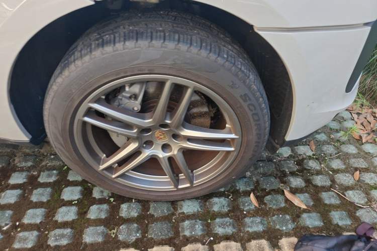 Used Porsche Macan 2021 Macan S 3.0T Right Front Wheel Hub