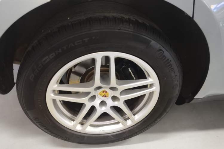 Used Porsche Macan 2021 Macan 2.0T Right Rear Wheel Hub