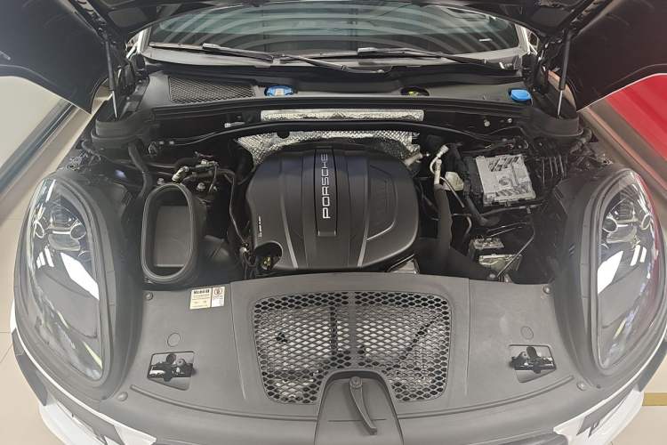 Used Porsche Macan 2021 Macan 2.0T Engine Bay