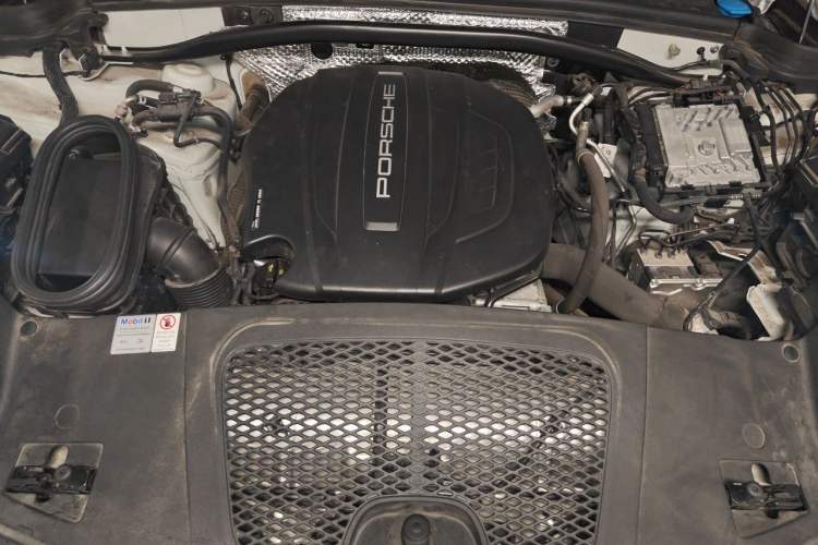Used Porsche Macan 2021 Macan 2.0T Engine Bay