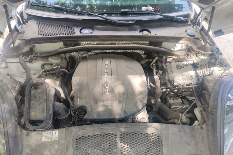 Used Porsche Macan 2021 Macan 2.0T Engine Bay