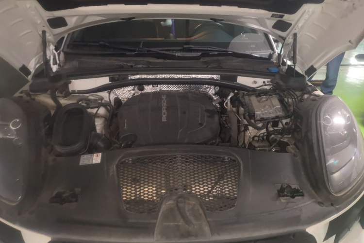 Used Porsche Macan 2021 Macan 2.0T Engine Bay