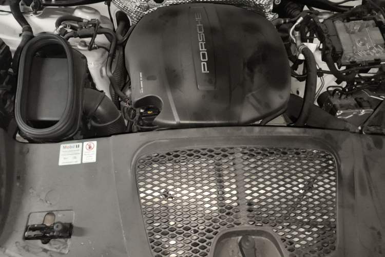 Used Porsche Macan 2021 Macan 2.0T Engine Bay
