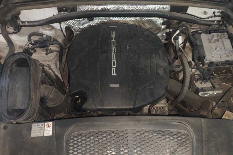 Used Porsche Macan 2021 Macan 2.0T Engine Bay