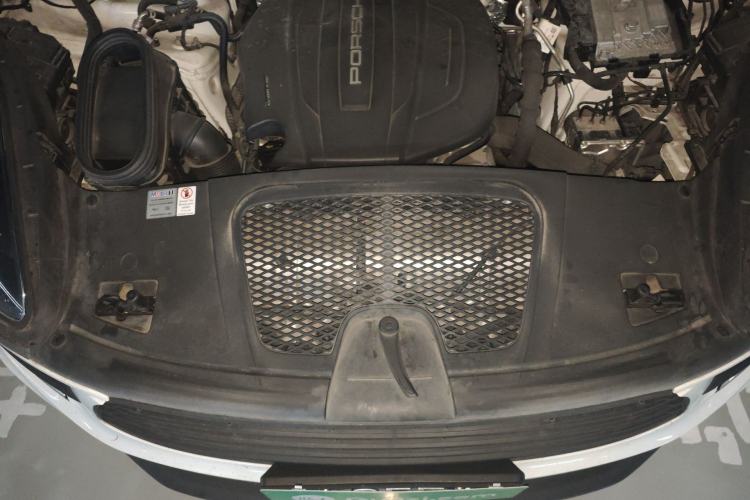 Used Porsche Macan 2021 Macan 2.0T Engine Bay