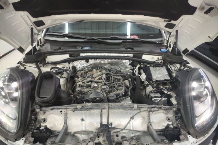 Used Porsche Macan 2021 Macan 2.0T Engine Bay