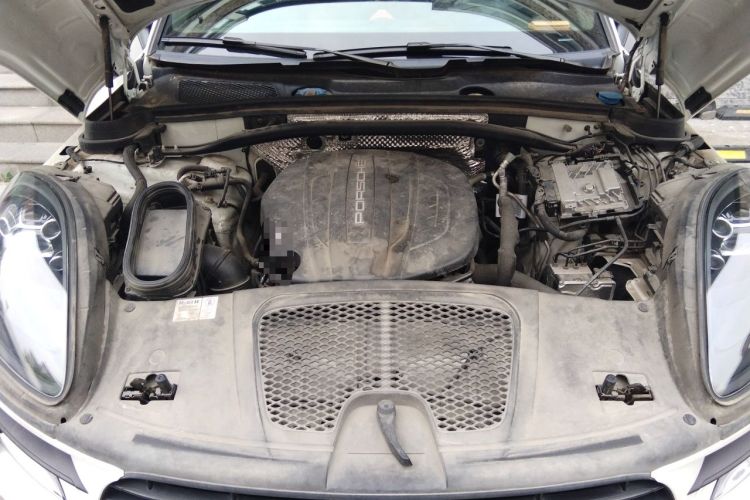 Used Porsche Macan 2021 Macan 2.0T Engine Bay
