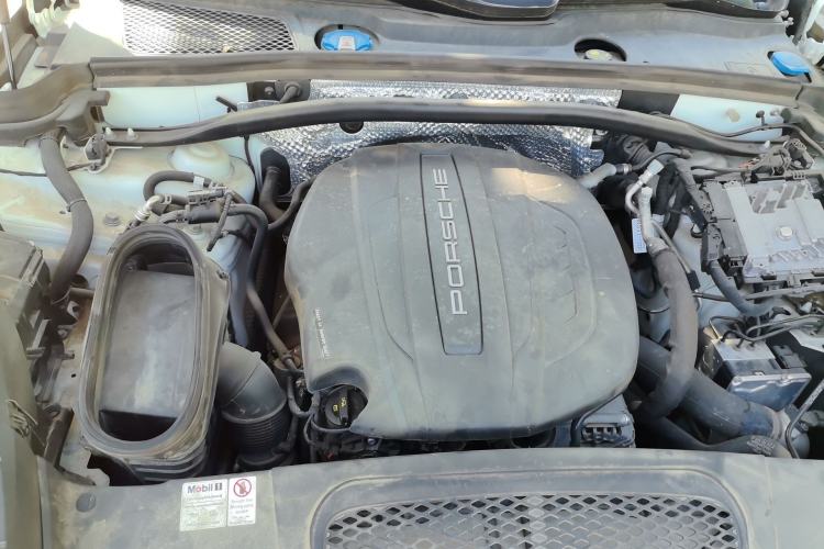 Used Porsche Macan 2021 Macan 2.0T Engine Bay