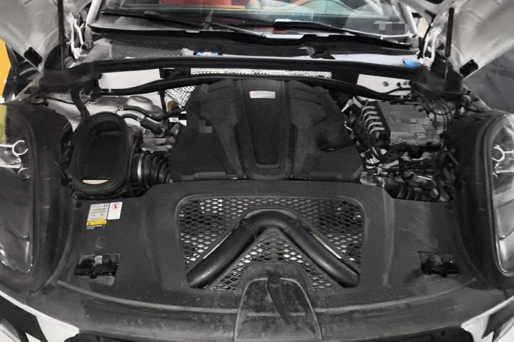 Used Porsche Macan 2021 Macan S 3.0T Engine Bay