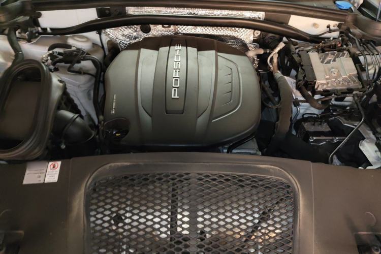 Used Porsche Macan 2021 Macan 2.0T Engine Bay